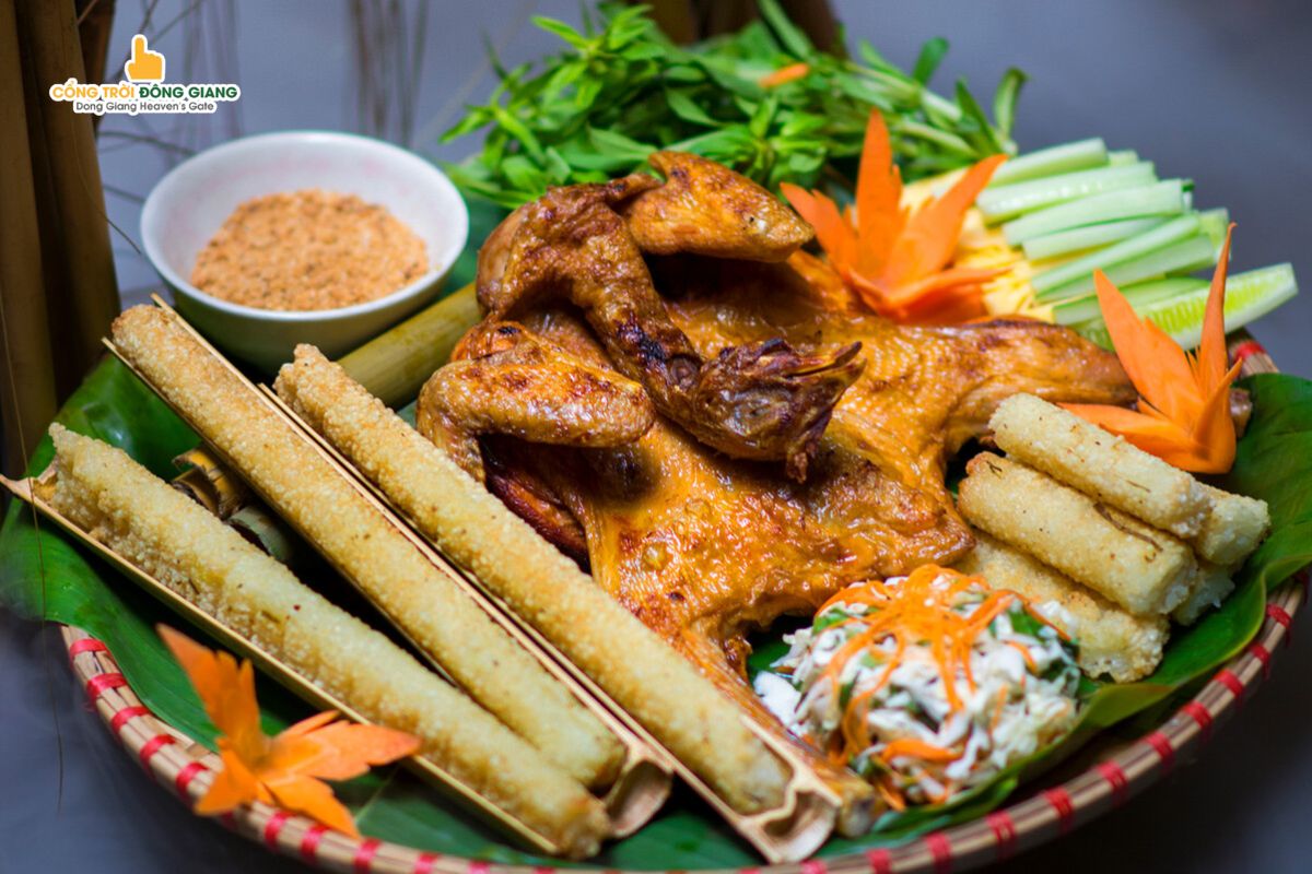 Cơm lam đặc sản núi rừng: Trải nghiệm ẩm thực Cổng Trời Đông Giang