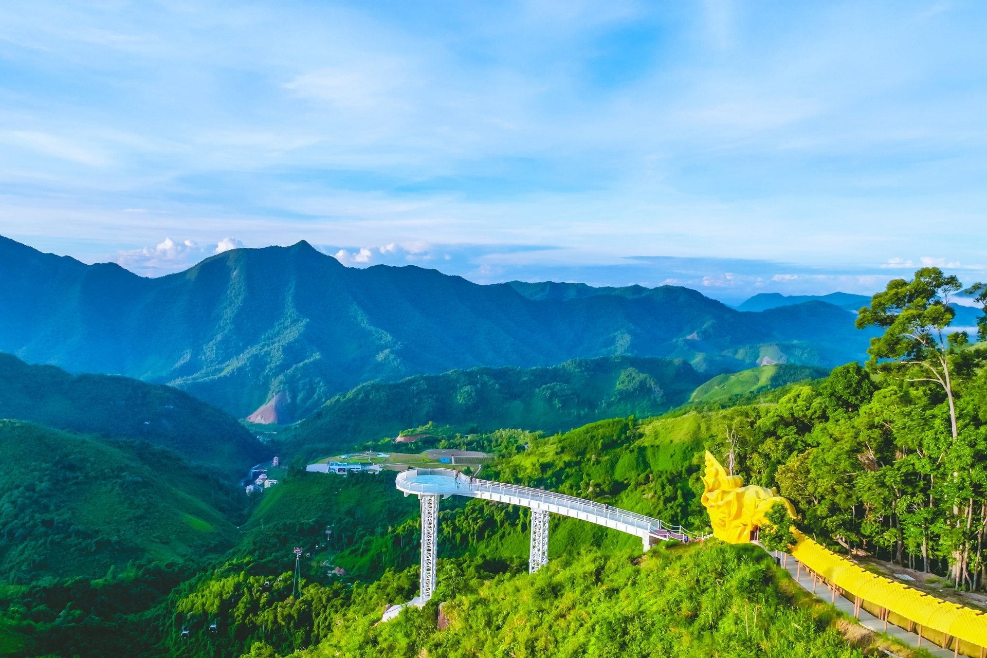 Cầu kính Ngọc rồng