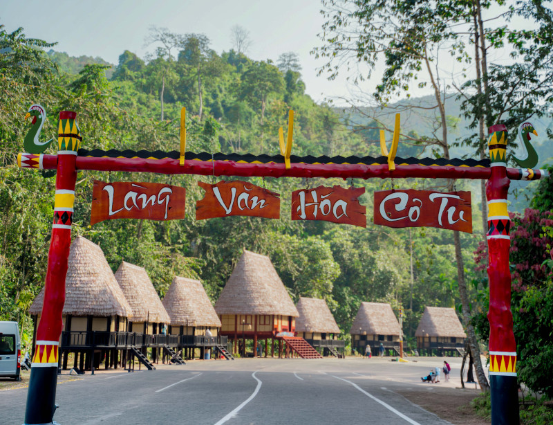 Làng văn hóa Cơ Tu