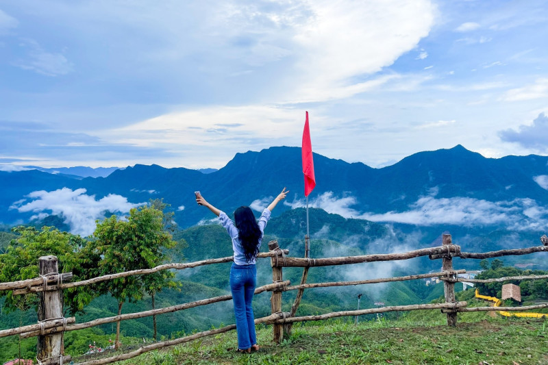 Núi Phượng hoàng và núi Bảo Lâm
