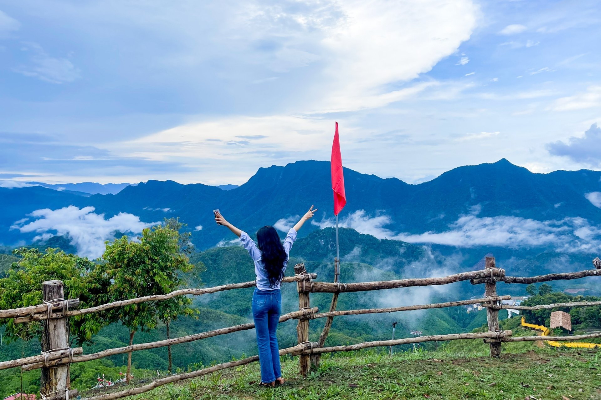 Núi Phượng hoàng và núi Bảo Lâm