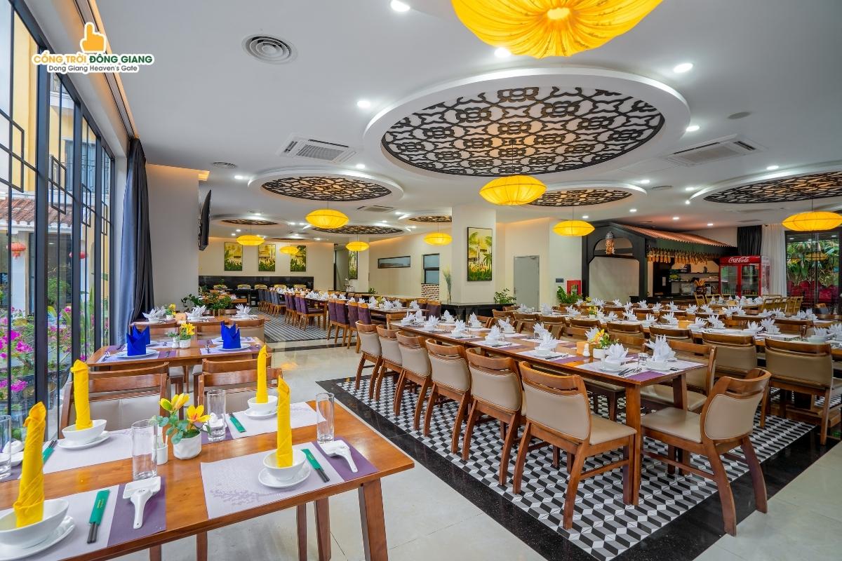 Kh&aacute;ch sạn Cổng Trời Đ&ocirc;ng Giang