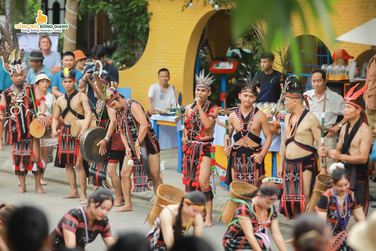 Tan Thanh Fishing Village 2026 bustles with Co Tu culture amidst the sea festival space